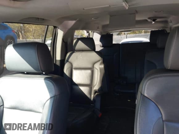 ✅ 2018 Chevrolet Suburban Premier • VIN: 1GNSKJKC9JR298536 • Лот: 43577245. Опубликован ранее на IAAI с пробегом 138 244 миль. Бесплатный доступ к архиву аукционных продаж из США и подробный отчёт об истории автомобиля на DreamBid. Изображение 17.