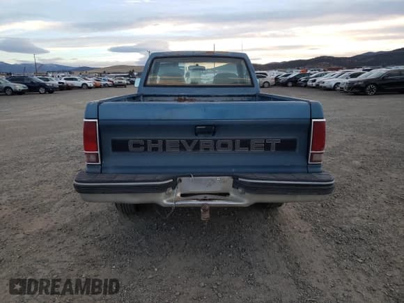 ✅ 1992 Chevrolet S-10 • VIN: 1GCCS14R6N8218748 • Lot: 92470245. Wystawiony na Copart z przebiegiem 237 123 mil. Bezpłatny archiwum sprzedaży aukcyjnych z USA i szczegółowy raport historii pojazdu na DreamBid. Zdjęcie 6.