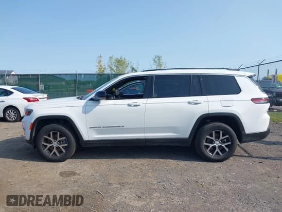 ✅ 2023 Jeep Grand Cherokee Limited • VIN: 1C4RJKBG3P8772286 • Lot: 42892651. Listed on IAAI with 31,432 mi. Free auction sales archive from the USA and detailed vehicle history report at DreamBid. Image 14.