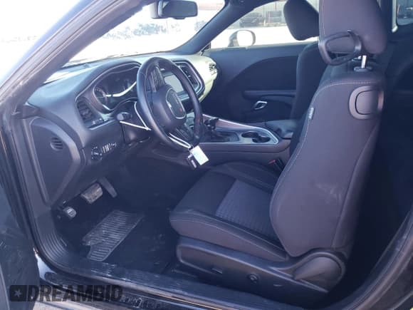 ✅ 2020 Dodge Challenger SXT • VIN: 2C3CDZAG1LH161589 • Lot: 70772102. Wystawiony na Copart z przebiegiem 16 510 mil. Bezpłatny archiwum sprzedaży aukcyjnych z USA i szczegółowy raport historii pojazdu na DreamBid. Zdjęcie 7.