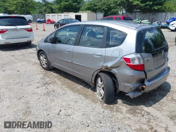✅ 2010 Honda Fit • VIN: JHMGE8G25AS000022 • Lot: 42675649. Listed on IAAI with 223,240 mi. Free auction sales archive from the USA and detailed vehicle history report at DreamBid. Image 3.