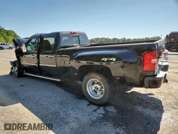 ✅ 2012 GMC Sierra 3500HD Denali • VIN: 1GT426C81CF185323 • Лот: 70490885. Опубликован ранее на Copart с пробегом Не указан. Бесплатный доступ к архиву аукционных продаж из США и подробный отчёт об истории автомобиля на DreamBid. Изображение 2.