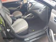 ✅ 2013 Hyundai Veloster w/Black Int • VIN: KMHTC6AD9DU140485 • Lot: 43565142. Wystawiony na IAAI z przebiegiem 124 785 mil. Bezpłatny archiwum sprzedaży aukcyjnych z USA i szczegółowy raport historii pojazdu na DreamBid. Zdjęcie 5.