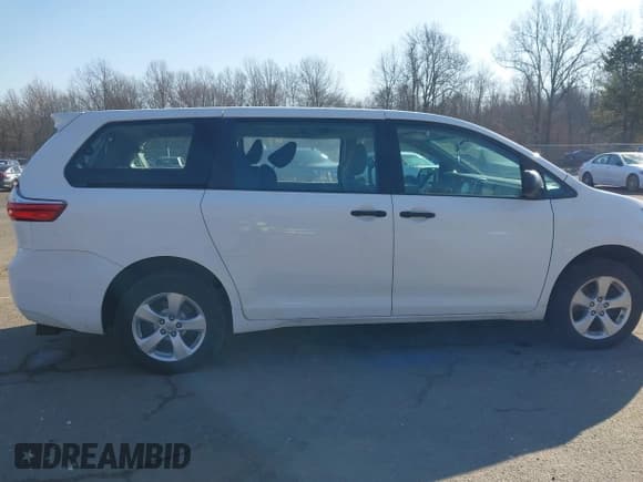 ✅ 2017 Toyota Sienna L • VIN: 5TDZZ3DC7HS776329 • Lot: 41743217. Listed on IAAI with 141,181 mi. Free auction sales archive from the USA and detailed vehicle history report at DreamBid. Image 13.