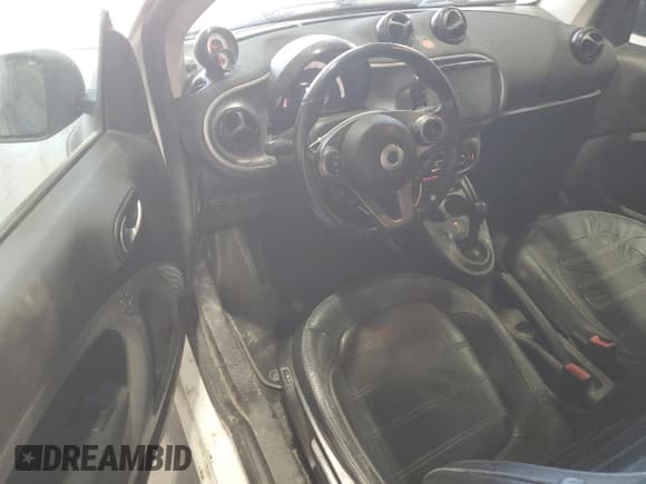 ✅ 2016 Smart fortwo Prime • VIN: WMEFJ5DA9GK053514 • Lot: 61554565. Wystawiony na Copart z przebiegiem 85 779 mil. Bezpłatny archiwum sprzedaży aukcyjnych z USA i szczegółowy raport historii pojazdu na DreamBid. Zdjęcie 8.