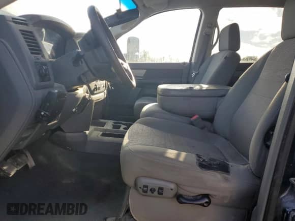 2008 Dodge 1500 SXT z VIN 3D7KS19D48G183754, wystawiony jako Copart lot #71928924 z przebiegiem 246 679 mil mil oraz Czysty tytuł • Clean title. Historia ofert i sprzedaży dostępna na DreamBid. Obrazek 7.