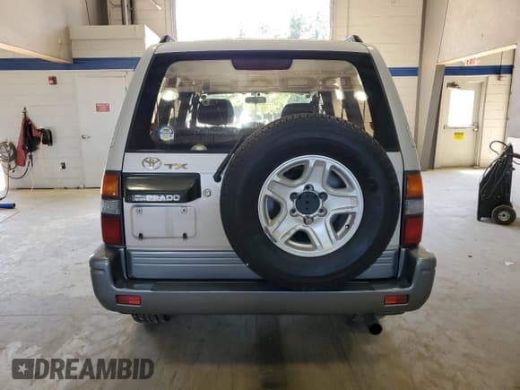 ✅ 1996 Toyota Land Cruiser • VIN: KZJ950001238 • Лот: 69682115. Опубликован ранее на Copart с пробегом 225 232 миль. Бесплатный доступ к архиву аукционных продаж из США и подробный отчёт об истории автомобиля на DreamBid. Изображение 6.