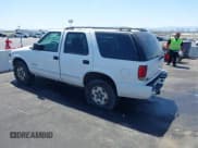 ✅ 2004 Chevrolet Blazer LS • VIN: 1GNDT13XX4K139559 • Lot: 42126705. Wystawiony na IAAI z przebiegiem 197 460 mil. Bezpłatny archiwum sprzedaży aukcyjnych z USA i szczegółowy raport historii pojazdu na DreamBid. Zdjęcie 3.
