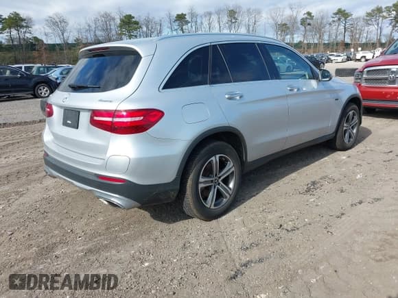 ✅ 2019 Mercedes-Benz GLC 350e • VIN: WDC0G5EB5KF494627 • Lot: 41983627. Listed on IAAI with 75,845 mi. Free auction sales archive from the USA and detailed vehicle history report at DreamBid. Image 4.