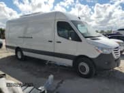 ✅ 2020 Freightliner Sprinter • VIN: W2Y8ED3Y8LP308878 • Lot: 72096614. Wystawiony na Copart z przebiegiem 85 718 mil. Bezpłatny archiwum sprzedaży aukcyjnych z USA i szczegółowy raport historii pojazdu na DreamBid. Zdjęcie 4.