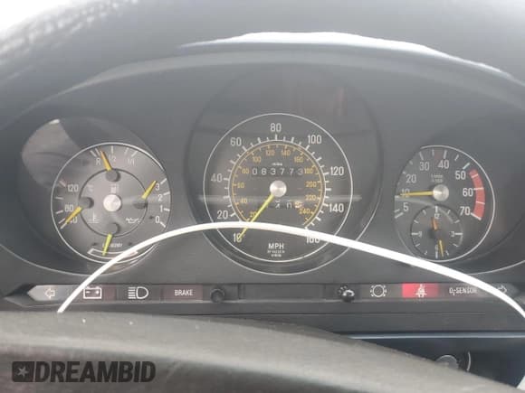 ✅ 1981 Mercedes-Benz 380 SL • VIN: WDBBA45A0BB001265 • Lot: 58787805. Wystawiony na Copart z przebiegiem 83 773 mil. Bezpłatny archiwum sprzedaży aukcyjnych z USA i szczegółowy raport historii pojazdu na DreamBid. Zdjęcie 9.