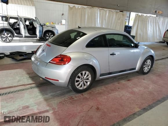 ✅ 2014 Volkswagen Beetle Entry • VIN: 3VWF17AT7EM659056 • Lot: 81663565. Wystawiony na Copart z przebiegiem 129 208 mil. Bezpłatny archiwum sprzedaży aukcyjnych z USA i szczegółowy raport historii pojazdu na DreamBid. Zdjęcie 3.
