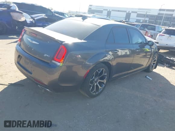 ✅ 2018 Chrysler 300 S • VIN: 2C3CCABG0JH240557 • Lot: 43505116. Listed on IAAI with 76,763 mi. Free auction sales archive from the USA and detailed vehicle history report at DreamBid. Image 4.