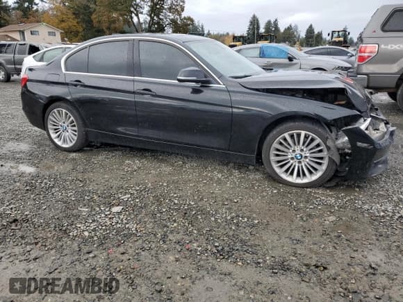 ✅ 2015 BMW 3 Series 328i xDrive • VIN: WBA3B5G57FNS12196 • Лот: 91198535. Опубликован ранее на Copart с пробегом 96 934 миль. Бесплатный доступ к архиву аукционных продаж из США и подробный отчёт об истории автомобиля на DreamBid. Изображение 4.