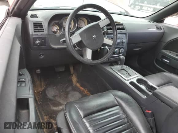 2010 Dodge Challenger SE z VIN 2B3CJ4DV5AH179738, wystawiony jako Copart lot #64823684 z przebiegiem 109 389 mil mil oraz Szkoda całkowita • Salvage title. Historia ofert i sprzedaży dostępna na DreamBid. Obrazek 8.