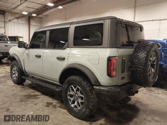 ✅ 2021 Ford Bronco • VIN: 1FMEE5DP0MLA64549 • Lot: 41719646. Listed on IAAI with 33,089 mi. Free auction sales archive from the USA and detailed vehicle history report at DreamBid. Image 3.