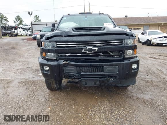 ✅ 2017 Chevrolet Silverado 2500HD LT • VIN: 1GC1KVEY9HF111035 • Lot: 41470279. Wystawiony na IAAI z przebiegiem 155 494 mil. Bezpłatny archiwum sprzedaży aukcyjnych z USA i szczegółowy raport historii pojazdu na DreamBid. Zdjęcie 12.
