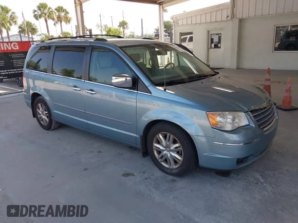 ✅ 2010 Chrysler Town & Country Limited • VIN: 2A4RR7DX4AR451835 • Lot: 42292260. Wystawiony na IAAI z przebiegiem 184 666 mil. Bezpłatny archiwum sprzedaży aukcyjnych z USA i szczegółowy raport historii pojazdu na DreamBid. Zdjęcie 1.