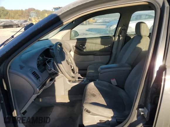 2007 Chevrolet Malibu LS z VIN 1G1ZS57N27F126943, wystawiony jako Copart lot #76556384 z przebiegiem 201 399 mil mil oraz Szkoda całkowita • Salvage title. Historia ofert i sprzedaży dostępna na DreamBid. Obrazek 7.