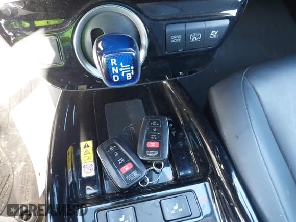 ✅ 2020 Toyota Prius Limited • VIN: JTDKARFP2L3135465 • Lot: 43845431. Listed on IAAI with 116,786 mi. Free auction sales archive from the USA and detailed vehicle history report at DreamBid. Image 11.