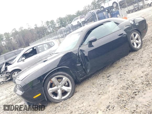 ✅ 2013 Dodge Challenger SXT • VIN: 2C3CDYAG7DH649523 • Lot: 47685015. Wystawiony na Copart z przebiegiem 217 583 mil. Bezpłatny archiwum sprzedaży aukcyjnych z USA i szczegółowy raport historii pojazdu na DreamBid. Zdjęcie 1.