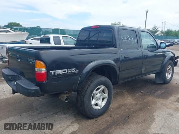 ✅ 2003 Toyota Tacoma • VIN: 5TEHN72N63Z301821 • Lot: 42692001. Listed on IAAI with 176,986 mi. Free auction sales archive from the USA and detailed vehicle history report at DreamBid. Image 4.