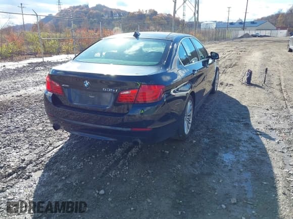 ✅ 2013 BMW 5 Series 535i xDrive • VIN: WBAFU7C51DDU71651 • Lot: 43661539. Wystawiony na IAAI z przebiegiem 55 558 mil. Bezpłatny archiwum sprzedaży aukcyjnych z USA i szczegółowy raport historii pojazdu na DreamBid. Zdjęcie 4.