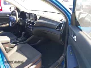 2019 Hyundai Tucson SE z VIN KM8J23A46KU004000, wystawiony jako IAAI lot #43616159 z przebiegiem 130 687 mil mil oraz . Historia ofert i sprzedaży dostępna na DreamBid. Obrazek 5.