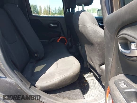 ✅ 2018 Jeep Renegade Upland • VIN: ZACCJBAB9JPH37764 • Lot: 42403618. Wystawiony na IAAI z przebiegiem 100 151 mil. Bezpłatny archiwum sprzedaży aukcyjnych z USA i szczegółowy raport historii pojazdu na DreamBid. Zdjęcie 8.