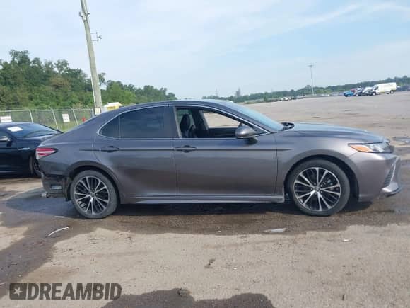 2019 Toyota Camry LE z VIN 4T1B11HK9KU232458, wystawiony jako IAAI lot #43203824 z przebiegiem 88 359 mil mil oraz . Historia ofert i sprzedaży dostępna na DreamBid. Obrazek 13.