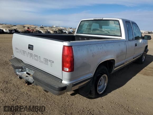 ✅ 1997 Chevrolet Silverado 1500 • VIN: 1GCEC19M9VE124173 • Lot: 85503464. Wystawiony na Copart z przebiegiem 161 517 mil. Bezpłatny archiwum sprzedaży aukcyjnych z USA i szczegółowy raport historii pojazdu na DreamBid. Zdjęcie 3.