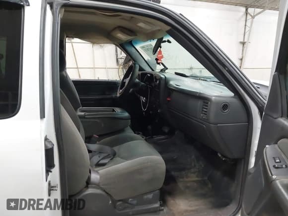 ✅ 2006 Chevrolet Silverado 2500HD LT2 • VIN: 1GCHK29U46E214094 • Lot: 42017633. Listed on IAAI with 220,014 mi. Free auction sales archive from the USA and detailed vehicle history report at DreamBid. Image 5.