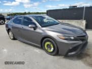 ✅ 2022 Toyota Camry SE • VIN: 4T1T11AK8NU683108 • Lot: 85118015. Wystawiony na Copart z przebiegiem 89 455 mil. Bezpłatny archiwum sprzedaży aukcyjnych z USA i szczegółowy raport historii pojazdu na DreamBid. Zdjęcie 4.