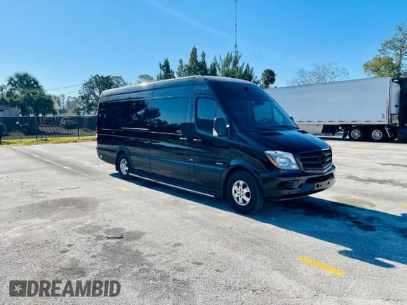 ✅ 2014 Mercedes-Benz Sprinter Cargo • VIN: WD3PE8CC6E5927934 • Lot: 77988534. Listed on Copart with 148,673 mi. Free auction sales archive from the USA and detailed vehicle history report at DreamBid. Image 1.