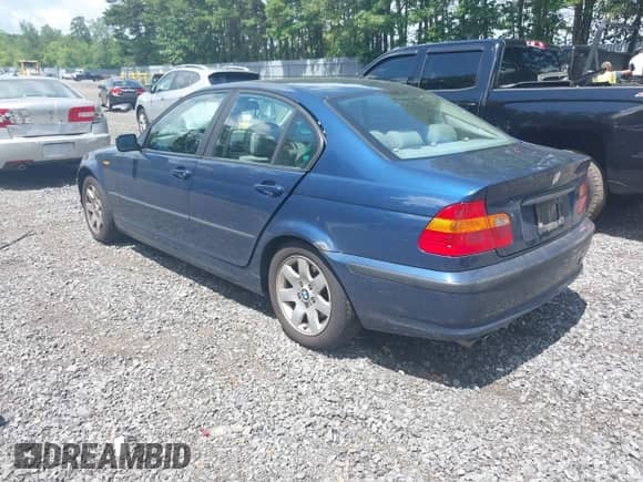 2003 BMW 3 Series 325xi with VIN WBAEU33443PM58806, listed as a IAAI auction lot 42697760 with 180,383 mi miles and . Bid and sale history available at DreamBid. Image 3.