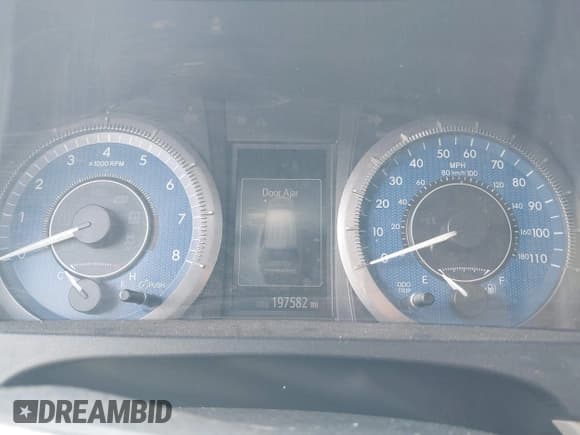 ✅ 2017 Toyota Sienna XLE Auto Access Seat • VIN: 5TDYZ3DCXHS801591 • Lot: 42724706. Listed on IAAI with 197,582 mi. Free auction sales archive from the USA and detailed vehicle history report at DreamBid. Image 7.