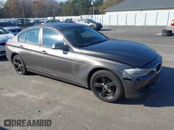 ✅ 2012 BMW 3 Series 328i • VIN: WBA3A5C56CF341738 • Lot: 43852680. Listed on IAAI with 296,924 mi. Free auction sales archive from the USA and detailed vehicle history report at DreamBid. Image 1.