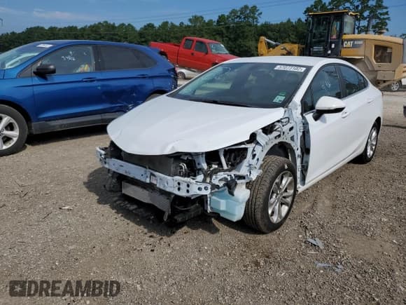 ✅ 2019 Chevrolet Cruze LT • VIN: 1G1BE5SM6K7106866 • Lot: 57073102. Listed on Copart with 61,432 mi. Free auction sales archive from the USA and detailed vehicle history report at DreamBid. Image 2.