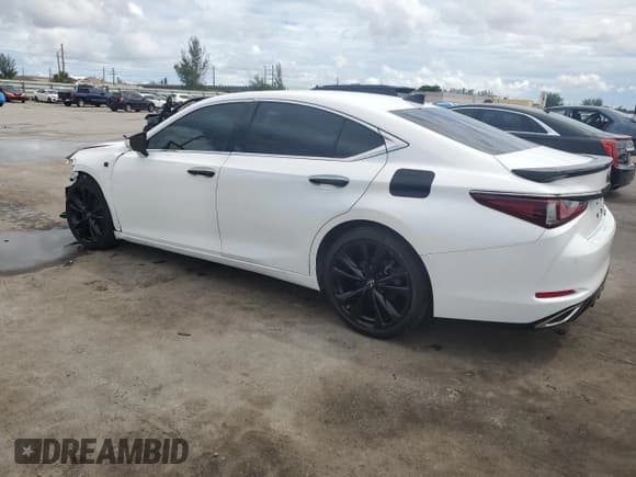 ✅ 2022 Lexus ES 350 F Sport • VIN: 58AGZ1B10NU128629 • Лот: 81582295. Опубликован ранее на Copart с пробегом 58 078 миль. Бесплатный доступ к архиву аукционных продаж из США и подробный отчёт об истории автомобиля на DreamBid. Изображение 2.