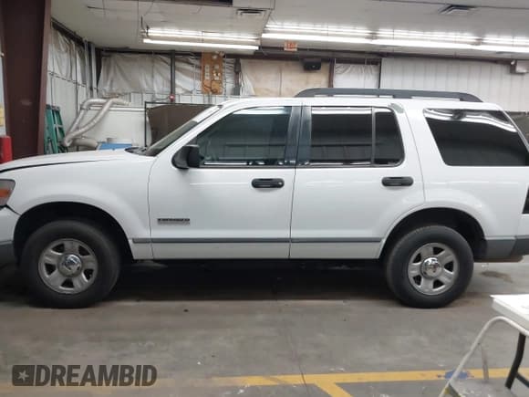 ✅ 2006 Ford Explorer XLS • VIN: 1FMEU72E36UB64271 • Lot: 43118696. Wystawiony na IAAI z przebiegiem 208 104 mil. Bezpłatny archiwum sprzedaży aukcyjnych z USA i szczegółowy raport historii pojazdu na DreamBid. Zdjęcie 14.