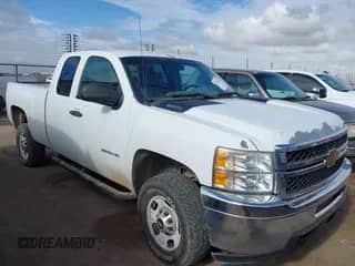 2013 Chevrolet Silverado 2500HD Work Truck z VIN 1GC2CVCG8DZ356252, wystawiony jako IAAI lot #42564224 z przebiegiem 227 079 mil mil oraz . Historia ofert i sprzedaży dostępna na DreamBid. Obrazek 1.