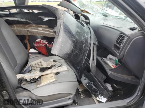 ✅ 2005 Hyundai Elantra GLS • VIN: KMHDN46D05U941383 • Lot: 71561305. Wystawiony na Copart z przebiegiem 169 564 mil. Bezpłatny archiwum sprzedaży aukcyjnych z USA i szczegółowy raport historii pojazdu na DreamBid. Zdjęcie 7.