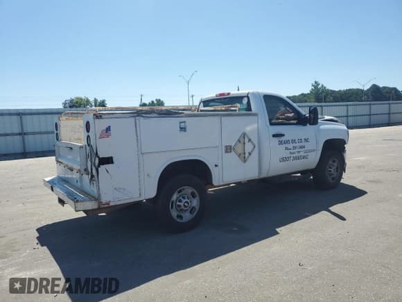 ✅ 2013 Chevrolet Silverado 2500HD Work Truck • VIN: 1GB0CVCG4DF133090 • Lot: 70621075. Wystawiony na Copart z przebiegiem 290 084 mil. Bezpłatny archiwum sprzedaży aukcyjnych z USA i szczegółowy raport historii pojazdu na DreamBid. Zdjęcie 3.