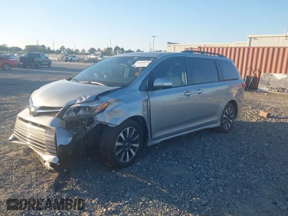 ✅ 2019 Toyota Sienna XLE • VIN: 5TDDZ3DC9KS225398 • Lot: 43705802. Listed on IAAI with 81,585 mi. Free auction sales archive from the USA and detailed vehicle history report at DreamBid. Image 17.