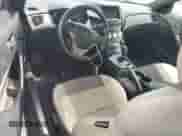 2014 Hyundai Genesis Coupe 2.0T z VIN KMHHT6KD6EU117011, wystawiony jako Copart lot #61408225 z przebiegiem 69 256 mil mil oraz Czysty tytuł • Clean title. Historia ofert i sprzedaży dostępna na DreamBid. Obrazek 8.