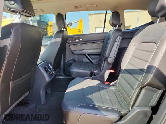 ✅ 2022 Volkswagen Atlas SEL Premium R-Line • VIN: 1V2FR2CA9NC564718 • Lot: 64556205. Listed on Copart with 43,219 mi. Free auction sales archive from the USA and detailed vehicle history report at DreamBid. Image 11.