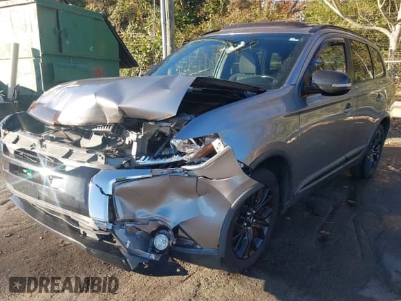 ✅ 2018 Mitsubishi Outlander SE • VIN: JA4AD3A32JZ048996 • Lot: 43626835. Listed on IAAI with 140,451 mi. Free auction sales archive from the USA and detailed vehicle history report at DreamBid. Image 2.