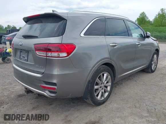 ✅ 2017 Kia Sorento SX • VIN: 5XYPKDA5XHG256694 • Lot: 42372975. Listed on IAAI with 164,815 mi. Free auction sales archive from the USA and detailed vehicle history report at DreamBid. Image 4.