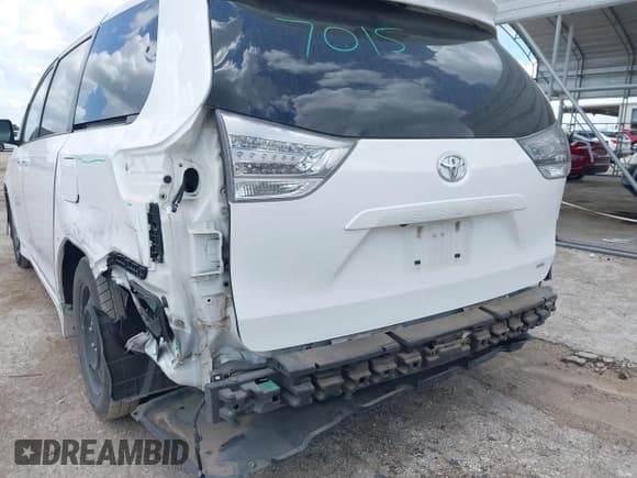 ✅ 2015 Toyota Sienna SE • VIN: 5TDXK3DC9FS669405 • Lot: 42590910. Listed on IAAI with 82,127 mi. Free auction sales archive from the USA and detailed vehicle history report at DreamBid. Image 6.