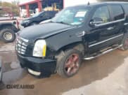 ✅ 2009 Cadillac Escalade • VIN: 1GYFK23239R295904 • Lot: 43611993. Wystawiony na IAAI z przebiegiem 172 293 mil. Bezpłatny archiwum sprzedaży aukcyjnych z USA i szczegółowy raport historii pojazdu na DreamBid. Zdjęcie 6.
